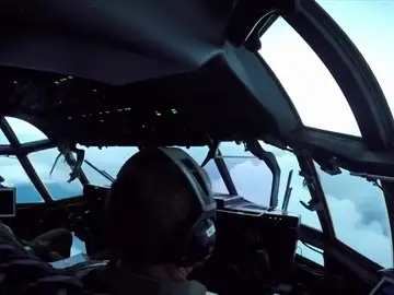 Los pilotos militares son el escuadrón capaz de adentrarse en el Ojo del huracán Los pilotos militares son el escuadrón capaz de adentrarse en el Ojo del huracán