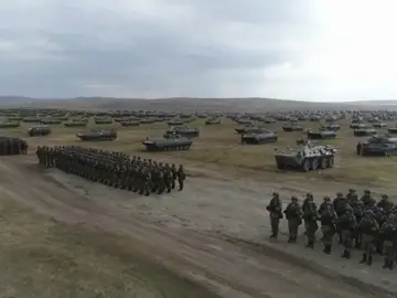 Rusia inicia las mayores maniobras militares desde 1981 con la ayuda de China y Mongolia Rusia inicia las mayores maniobras militares desde 1981 con la ayuda de China y Mongolia