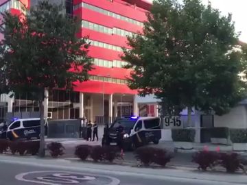Registro policial en la sede de iDental en Rivas, Madrid