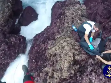 Rescatado un percebeiro atrapado en un acantilado Rescatado un percebeiro atrapado en un acantilado