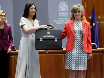 María Luisa Carcedo recibe la cartera de Sanidad, Consumo y Bienestar Social María Luisa Carcedo recibe la cartera de Sanidad, Consumo y Bienestar Social