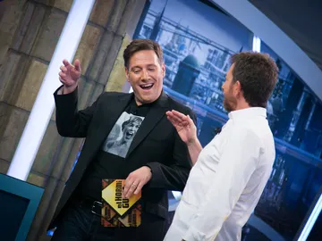Carlos Latre se estrena como colaborador de 'El Hormiguero 3.0' jugando al 'Teléfono escacharrado' con Paulina Rubio Carlos Latre se estrena como colaborador de 'El Hormiguero 3.0' jugando al 'Teléfono escacharrado' con Paulina Rubio