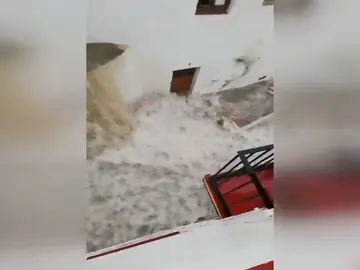 Una impresionante tormenta provoca el caos en el centro de Ronda Una impresionante tormenta provoca el caos en el centro de Ronda