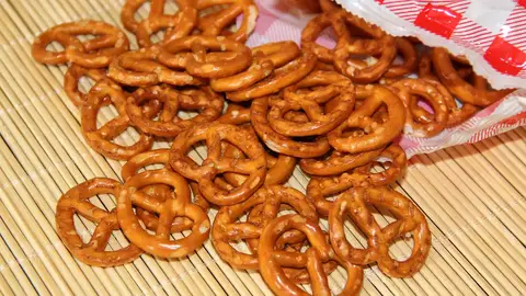 Ojo a las galletas saladas. Mucha sal.