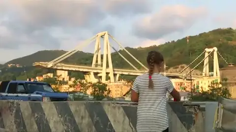 Génova guarda un minuto de silencio y recuerda a las víctimas del puente Morandi Génova guarda un minuto de silencio y recuerda a las víctimas del puente Morandi