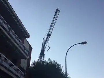 Muere un obrero al caerle una carga de sacos de cemento de 1.800 kilos en Madrid Muere un obrero al caerle una carga de sacos de cemento de 1.800 kilos en Madrid