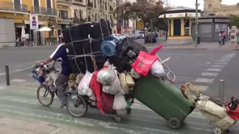 El hombre de las maletas de Sevilla El hombre de las maletas de Sevilla