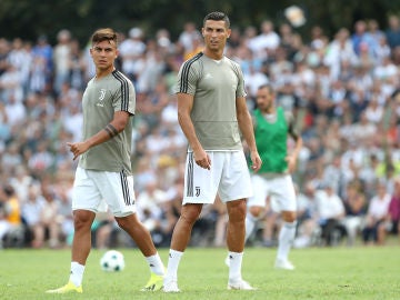 Dybala y Cristiano se ejercitan con la Juventus