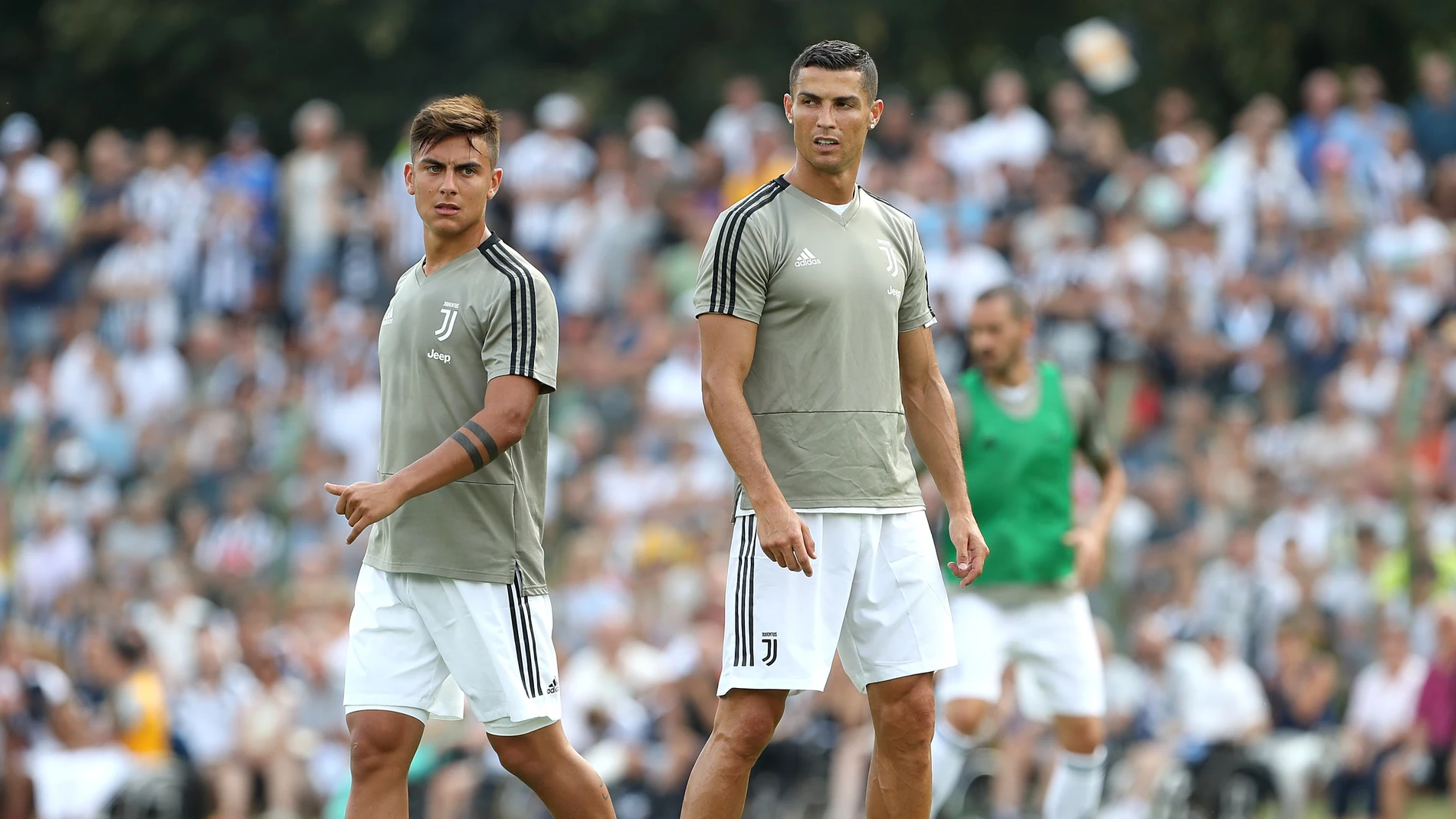 Dybala y Cristiano se ejercitan con la Juventus Dybala y Cristiano se ejercitan con la Juventus