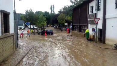 Fuertes lluvias en la localidad granadina de Riofrío, que ve dañado su puente romano