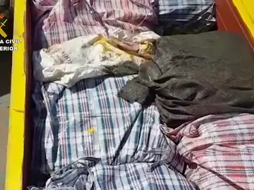 La Guardia Civil incauta 380 kg de hachís que eran transportados en un vehículo ligero destinado a mercancías La Guardia Civil incauta 380 kg de hachís que eran transportados en un vehículo ligero destinado a mercancías