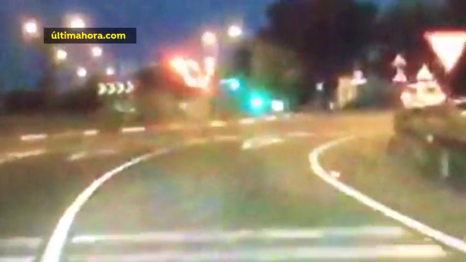 Un vehículo con cuatro pasajeros queda siniestrado tras chocar de frente con una rotonda en Ibiza