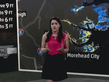 Erika Navarro en 'The Weather Channel' presentando el huracán 'Florence'