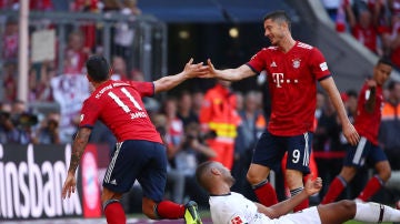 James celebra su gol contra el Leverkusen