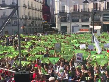 Miles de personas se concentran en Madrid para pedir la abolición de la becerradas 