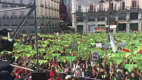 Miles de personas se concentran en Madrid para pedir la abolición de la becerradas Miles de personas se concentran en Madrid para pedir la abolición de la becerradas
