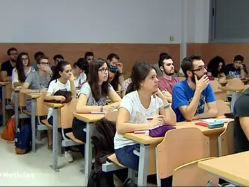 Las mujeres toman protagonismo en la universidad, pero siguen liderando la tasa de temporalidad Las mujeres toman protagonismo en la universidad, pero siguen liderando la tasa de temporalidad