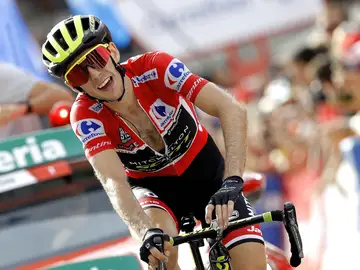 Simon Yates llega a meta en una de las etapas de la Vuelta Simon Yates llega a meta en una de las etapas de la Vuelta