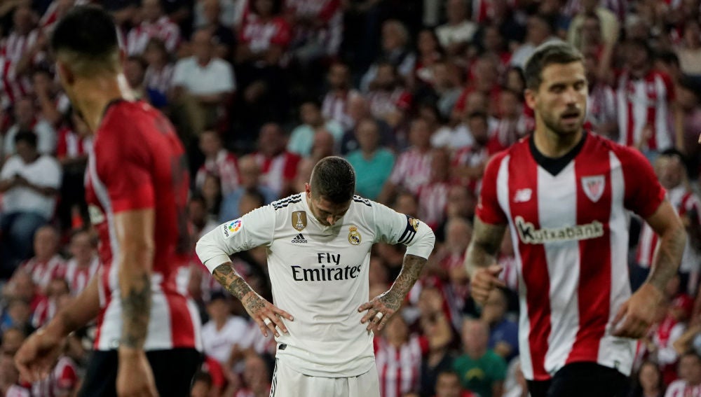 Sergio Ramos, cabizbajo ante el Athletic