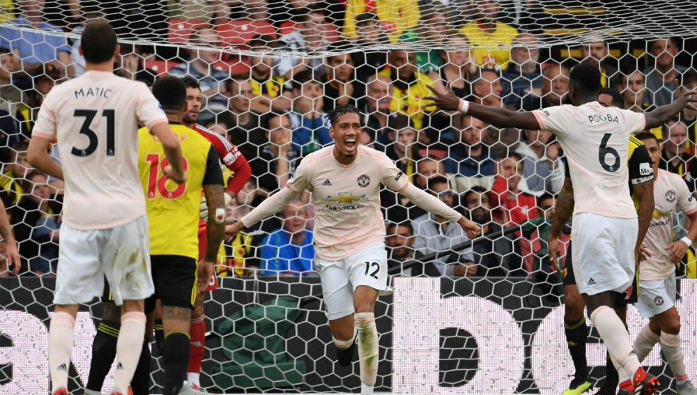 Smalling celebra un gol con el United
