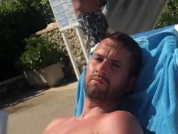 El turista que pide una compensación por salvar a dos niños El turista que pide una compensación por salvar a dos niños