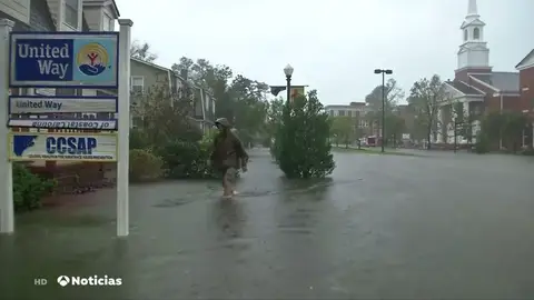 El huracán Florence baja la intensidad pero seguirá dejando lluvias torrenciales El huracán Florence baja la intensidad pero seguirá dejando lluvias torrenciales