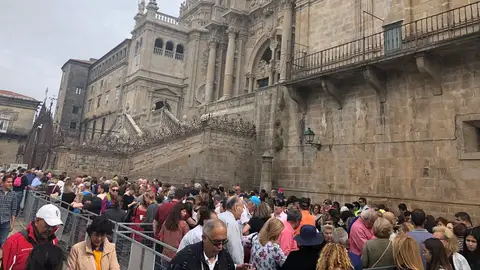 Colas para visitar el Pórtico de la Gloria de la catedral de Santiago Colas para visitar el Pórtico de la Gloria de la catedral de Santiago