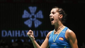 Carolina Marín celebrando la victoria