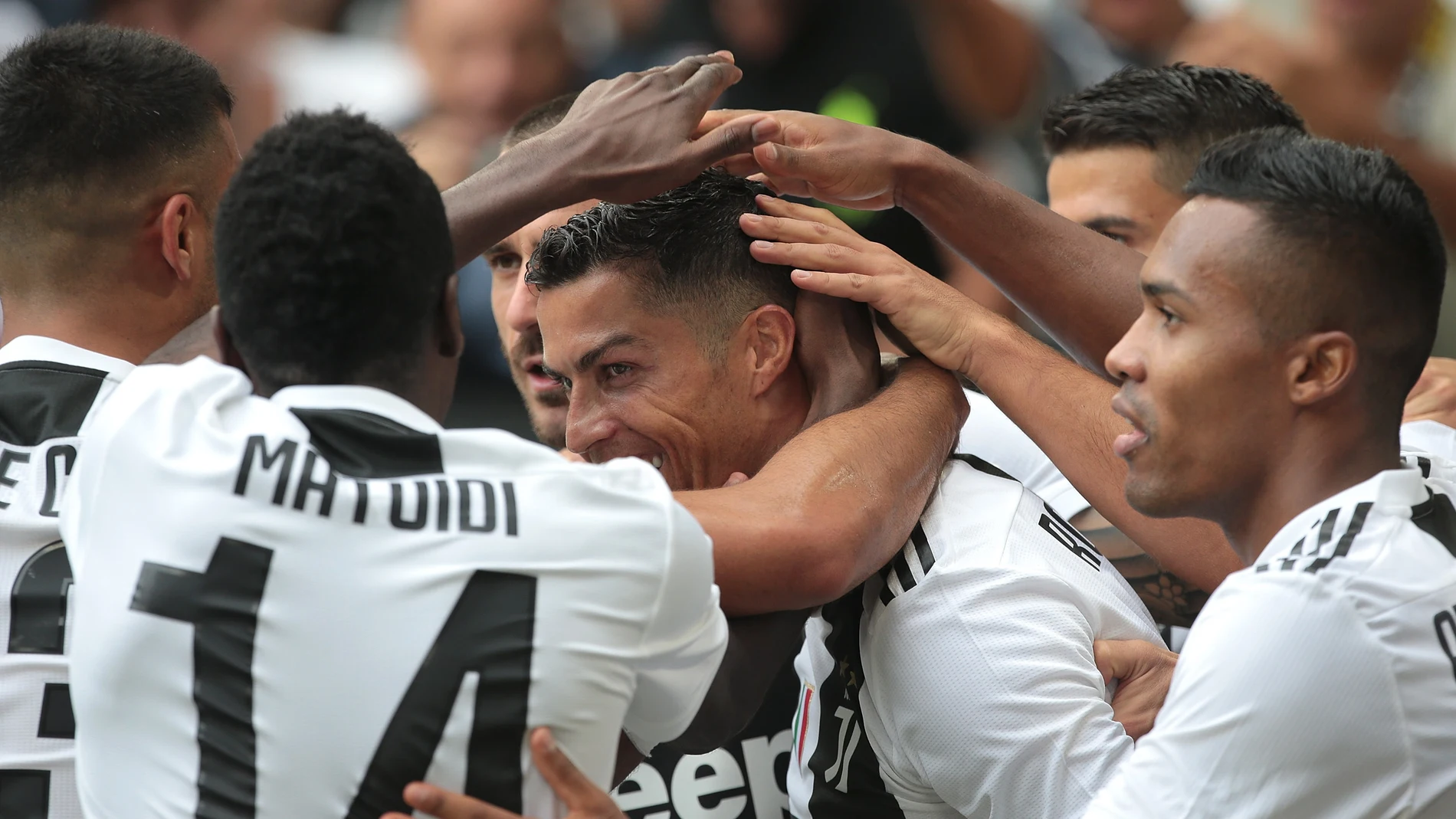 Los jugadores de la Juventus celebran un gol con Cristiano Ronaldo Los jugadores de la Juventus celebran un gol con Cristiano Ronaldo