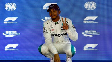 Lewis Hamilton se acerca a su quinto Mundial tras ganar en Singapur con Alonso séptimo y Sainz octavo