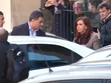 Decretan prisión preventiva para Cristina Fernández por sobornos, aunque de momento no ingresará por tener inmunidad Decretan prisión preventiva para Cristina Fernández por sobornos, aunque de momento no ingresará por tener inmunidad