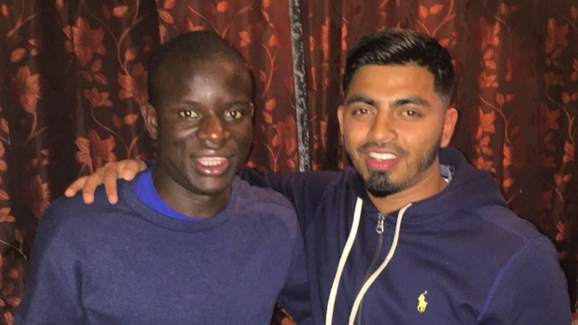 Kanté con sus 'nuevos' amigos Kanté con sus 'nuevos' amigos