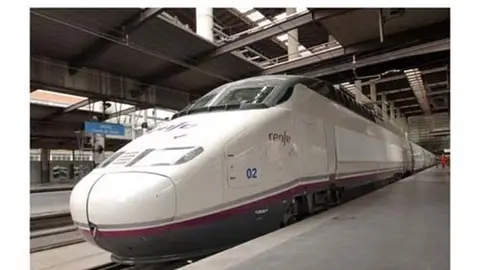 Imagen de archivo. Tren AVE de Renfe de la Serie 100