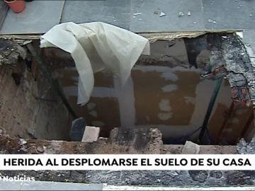 Una joven resulta herida al desplomarse el suelo de su ático y caer al piso inferior Una joven resulta herida al desplomarse el suelo de su ático y caer al piso inferior