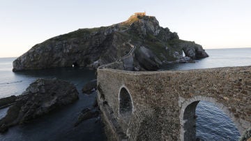 Viajamos a uno de los fant&aacute;sticos escenarios de 'Presunto Culpable': San Juan de Gaztelugatxe