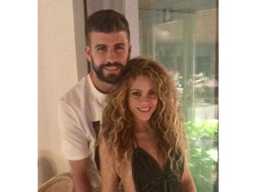 Piqué y Shakira durante su romántica cita Piqué y Shakira durante su romántica cita