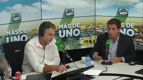 Rivera mantiene que aún existen "dudas razonables" sobre la tesis de Sánchez y le "consta que va a salir más información" Rivera mantiene que aún existen "dudas razonables" sobre la tesis de Sánchez y le "consta que va a salir más información"