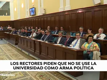 Los rectores piden a los políticos no utilizar la Universidad "como arma arrojadiza" y una nueva Ley de Universidades con más financiación Los rectores piden a los políticos no utilizar la Universidad "como arma arrojadiza" y una nueva Ley de Universidades con más financiación