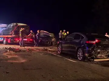 Quema de basura provoca un accidente de tráfico múltiple en Polonia Quema de basura provoca un accidente de tráfico múltiple en Polonia