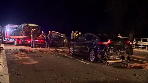 Quema de basura provoca un accidente de tráfico múltiple en Polonia Quema de basura provoca un accidente de tráfico múltiple en Polonia