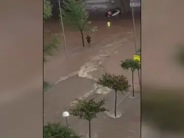 La lluvia deja casi 30 litros por metro cuadrado en apenas media hora en Logroño La lluvia deja casi 30 litros por metro cuadrado en apenas media hora en Logroño