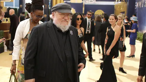 George RR Martin a su llegada a los Emmy 2018 George R.R. Martin a su llegada a los Emmy 2018