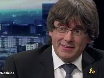 Un periodista belga pone contra las cuerdas a Puigdemont: "Si quiere algo de dignidad, creo que debería volver y encerrarse en la cárcel" Un periodista belga pone contra las cuerdas a Puigdemont: "Si quiere algo de dignidad, creo que debería volver y encerrarse en la cárcel"