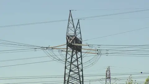El gobierno prohibirá la comercialización de la luz 'puerta a puerta' El gobierno prohibirá la comercialización de la luz 'puerta a puerta'