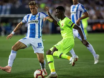 Dembelé intenta zafarse de la defensa del Leganés Dembelé intenta zafarse de la defensa del Leganés