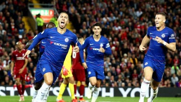 Hazard celebra su golazo contra el Liverpool