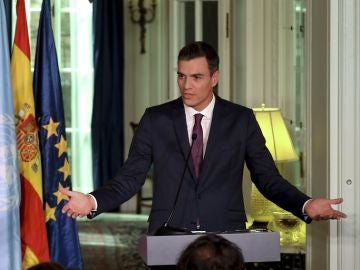 Imagen de Pedro Sánchez ante los medios 