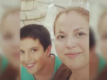 Miguel junto a su madre fallecida hace cinco meses Miguel junto a su madre fallecida hace cinco meses