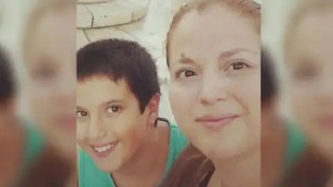 Miguel junto a su madre fallecida hace cinco meses Miguel junto a su madre fallecida hace cinco meses