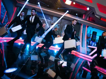 '¿Dónde está la pasta?', Antonio de la Torre y Bárbara Lennie deben encontrar al político corrupto de 'El Hormiguero 3.0' '¿Dónde está la pasta?', Antonio de la Torre y Bárbara Lennie deben encontrar al político corrupto de 'El Hormiguero 3.0'